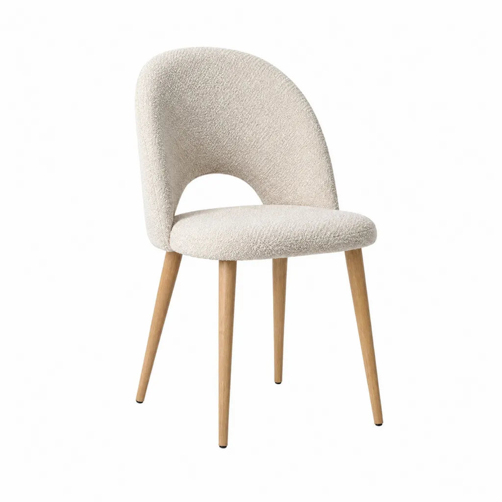 Sedia da pranzo imbottita con schienale curvo in poliestere boucle beige e gambe in legno massello 52 x 56 x 78 cm